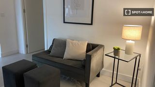 Miete Etagenwohnung in Moscardó. Piso de 2 habitaciones en alquiler en pradolongo, madrid