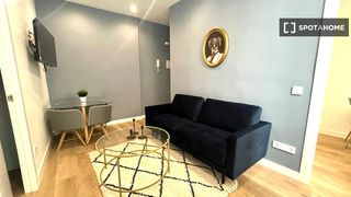 Miete Etagenwohnung in Embajadores-Lavapiés. Piso en alquiler de 3 dormitorios en embajadores
