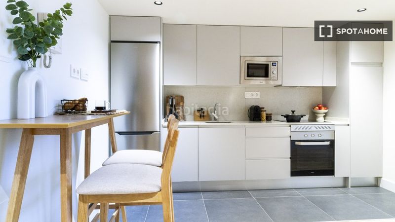 Foto 43b38bdd-d811-40a9-85fc-8838de8b9a38. Alquiler piso apartamento de 1 dormitorio en alquiler en Nueva España, en Madrid