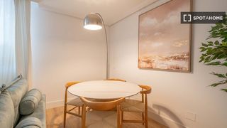 Miete Etagenwohnung in Nueva España. Piso en alquiler de 2 habitaciones en nueva españa, madrid.