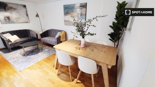 Rent Flat in Cortes-Huertas. Apartamento de 2 dormitorios en alquiler en sol, madrid