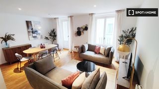 Affitto Appartamento in Cortes-Huertas. Apartamento de 3 dormitorios en alquiler en sol, madrid
