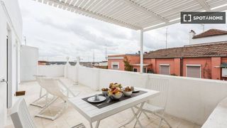 Location Appartement à Embajadores-Lavapiés. Piso de 2 habitaciones en alquiler en tirso de molina, madrid