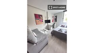 Affitto Appartamento in Almagro. Estudio en alquiler en almagro, madrid