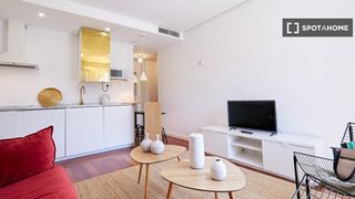 Alquiler Piso en Cortes-Huertas. Apartamento de 1 dormitorio en alquiler en cortes, madrid