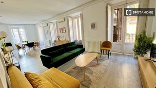 Affitto Appartamento in Palacio. Piso de 3 habitaciones en alquiler en palacio, madrid