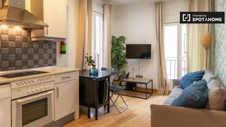 Rent Flat in Universidad-Malasaña. Piso de 3 habitaciones en alquiler en universidad, madrid.