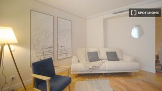 Miete Etagenwohnung in Nueva España. Piso en alquiler de 2 habitaciones en nueva españa, madrid