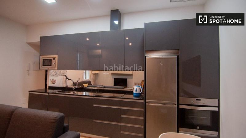 Foto 243c2137-c6b6-43d8-b825-58605baaecc8. Alquiler piso apartamento de 2 dormitorios en alquiler en Sol, en Madrid
