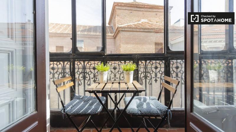 Foto 5afdb4e1-4bb5-48e8-9661-73f0de52958a. Alquiler piso apartamento de 2 dormitorios en alquiler en Sol, en Madrid