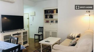 Miete Etagenwohnung in Pacífico. Apartamento de 2 dormitorios en alquiler en retiro, madrid