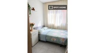 Rent Flat in Numancia. Piso de 3 habitaciones en alquiler en numancia, madrid
