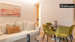 Rent Flat in Palacio. Estudio en alquiler en puerta de toledo, madrid