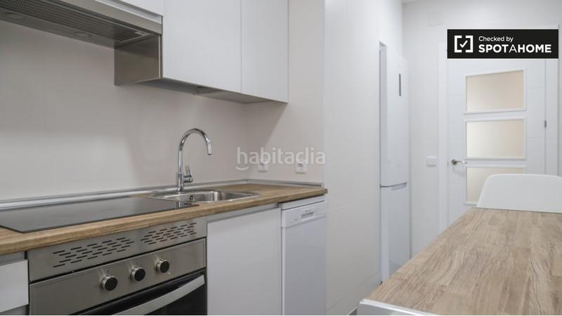 Foto 98ef55dd-a1cc-4062-957f-330e2dd248ab. Alquiler piso apartamento de 4 dormitorios en alquiler . en Madrid