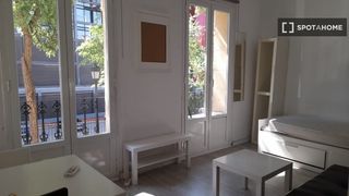 Affitto Appartamento in Embajadores-Lavapiés. Apartamento de 2 dormitorios en alquiler en embajadores, madrid