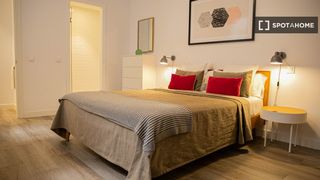 Rent Flat in Cortes-Huertas. Apartamento de 2 habitaciones en alquiler en justicia, madrid.