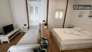 Rent Flat in Embajadores-Lavapiés. Apartamento de 1 dormitorio en alquiler en embajadores, madrid