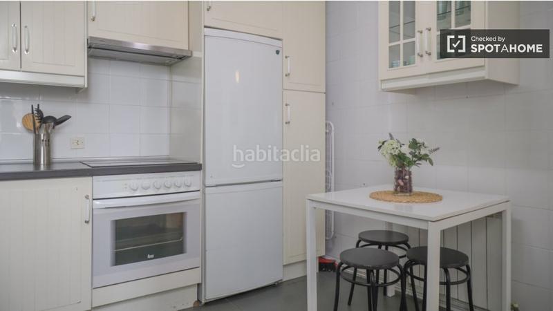 Foto 6a82a295-1d63-4268-895b-310ea2cbe93a. Alquiler piso apartamento de 3 dormitorios en alquiler en malasaña, en Madrid