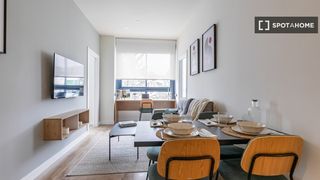 Rent Flat in Estación-Centro. Piso en alquiler de 2 habitaciones en tres cantos, madrid