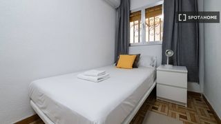 Location Appartement à Moscardó. Se alquila piso de 3 habitaciones en moscardó, madrid.