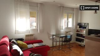 Rent Flat in Pacífico. Piso de 2 habitaciones en alquiler en pacífico, madrid.