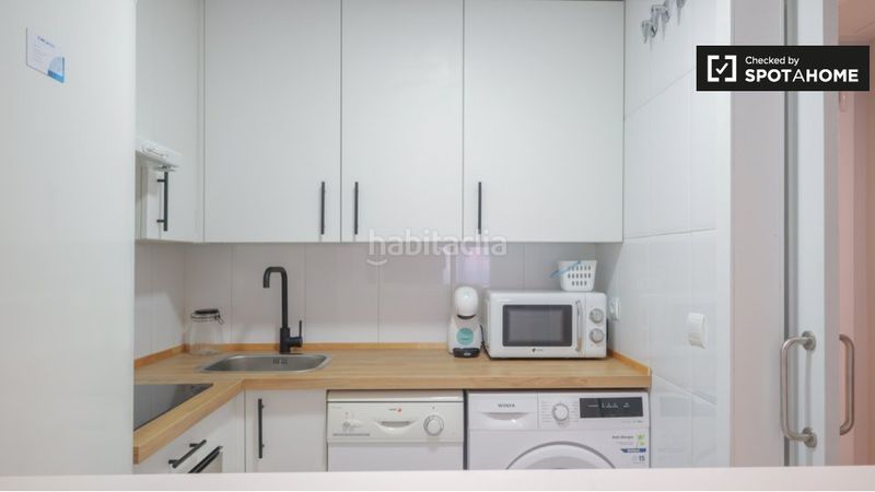 Foto 42b2eb19-d1fb-4494-93d7-fc86aa19975d. Rent flat with heating in Rejas Madrid