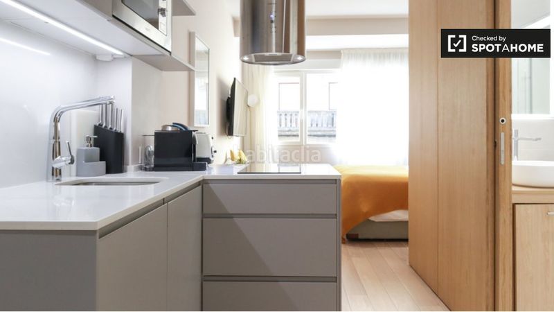 Foto f0ed382c-0769-45da-9c05-642809e4512c. Alquiler piso apartamento en alquiler en chueca, en Madrid