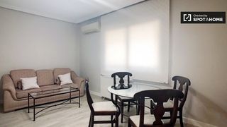 Lloguer Pis a Embajadores-Lavapiés. Piso de 1 dormitorio en alquiler en cortes, madrid.