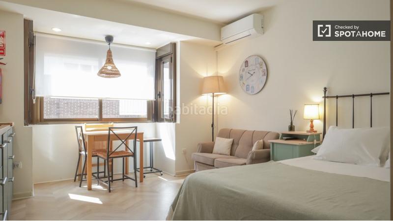 Foto e3abc2fd-f25f-4ff8-9afd-b016c35c2190. Alquiler piso estudio en alquiler en plaza de castilla, en Madrid