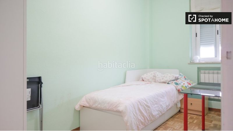 Foto 600c2709-d313-4821-a859-da3cc59466c5. Miete etagenwohnung mit heizung in Valdezarza Madrid