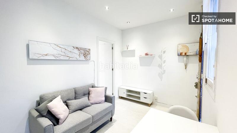 Foto f099ef6e-9cf8-4879-8e1d-0b3cf49c9139. Alquiler piso estudio en alquiler en Lista Madrid