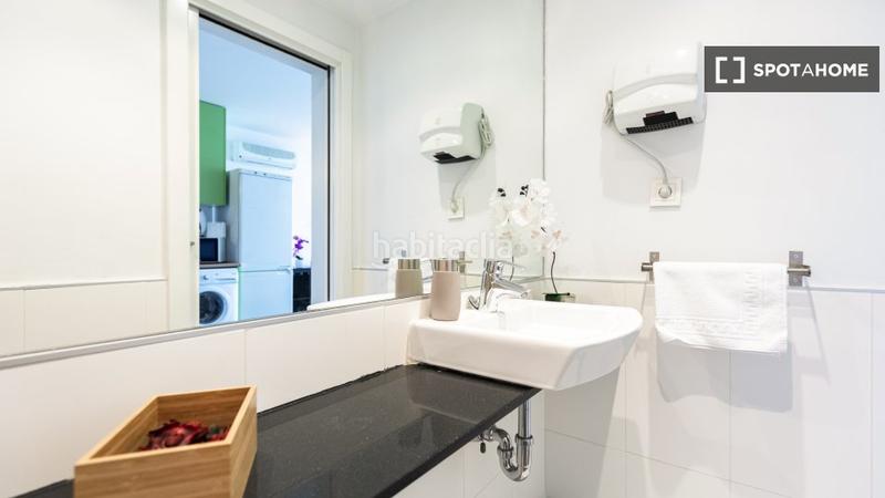 Foto 6773c24c-1400-456d-a162-d3cbc4450e65. Rent flat with heating in Virgen del Cortijo-Manoteras Madrid