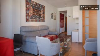 Rent Flat in Pacífico. Piso de 2 habitaciones en alquiler en pacífico, madrid.