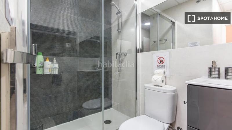 Foto 3c8c6a0f-96ac-4261-a6c2-b25e0e4f7476. Alquiler piso apartamento de 3 dormitorios en alquiler en embajadores, en Madrid