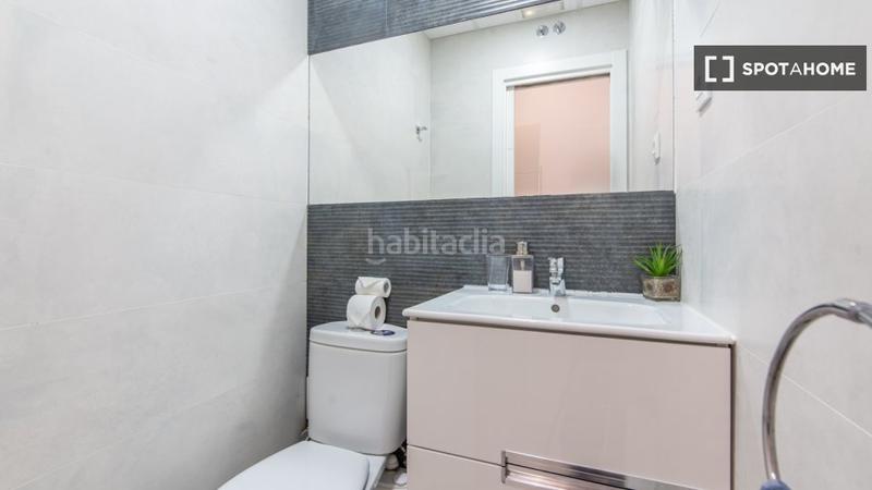 Foto 459e07b4-2a7e-417e-afae-ff62509ebd39. Alquiler piso apartamento de 3 dormitorios en alquiler en embajadores, en Madrid