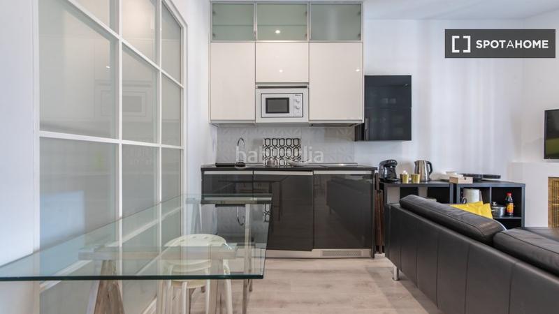 Foto 52771f4b-bd32-4146-9c29-bd748db9eaf8. Alquiler piso apartamento de 3 dormitorios en alquiler en embajadores, en Madrid