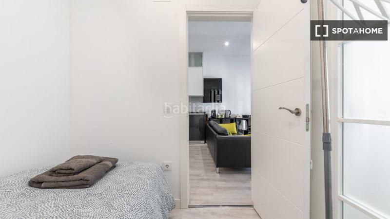 Foto bc667865-84f7-42e3-81ca-d0d9afc284e3. Alquiler piso apartamento de 3 dormitorios en alquiler en embajadores, en Madrid