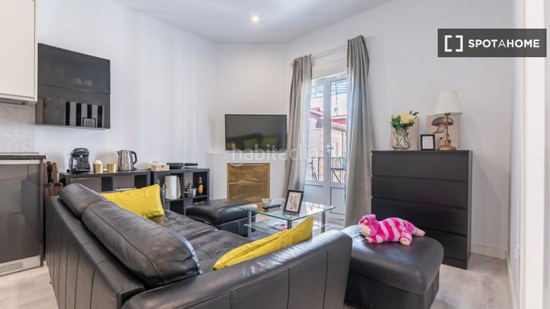 Foto cf4e878f-a54a-4e34-8808-978480a2b74e. Alquiler piso apartamento de 3 dormitorios en alquiler en embajadores, en Madrid