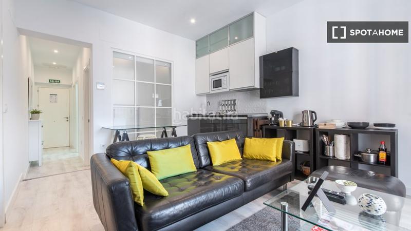 Foto fc540bf1-ef9c-4708-8727-575995aae012. Alquiler piso apartamento de 3 dormitorios en alquiler en embajadores, en Madrid
