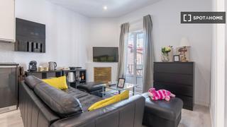 Affitto Appartamento in Palacio. Piso de 3 habitaciones en alquiler en embajadores, madrid.