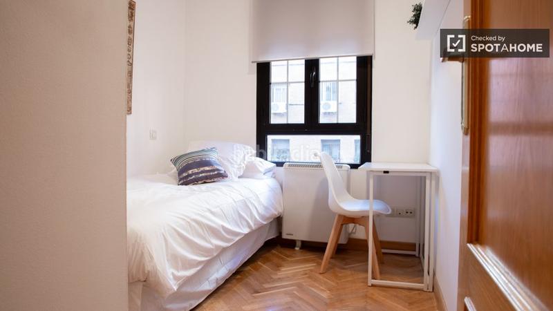 Foto 28dfab02-e37a-4acd-961f-5286766504cd. Rent flat with heating in Valdeacederas Madrid