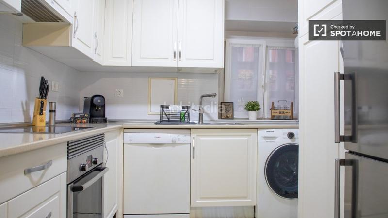 Foto 768966e4-c403-4b6e-93ec-e898aed8a14a. Alquiler piso apartamento de 3 dormitorios en alquiler en cuatro caminos, en Madrid