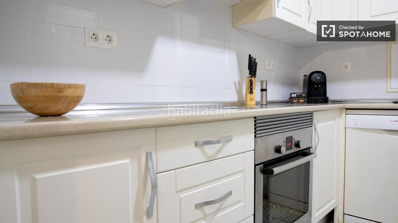 Foto b449f950-b58c-4c85-9d37-2a8d40a70836. Alquiler piso apartamento de 3 dormitorios en alquiler en cuatro caminos, en Madrid