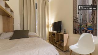 Miete Etagenwohnung in Sol. Estudio en alquiler con aire acondicionado y balcón en el centro