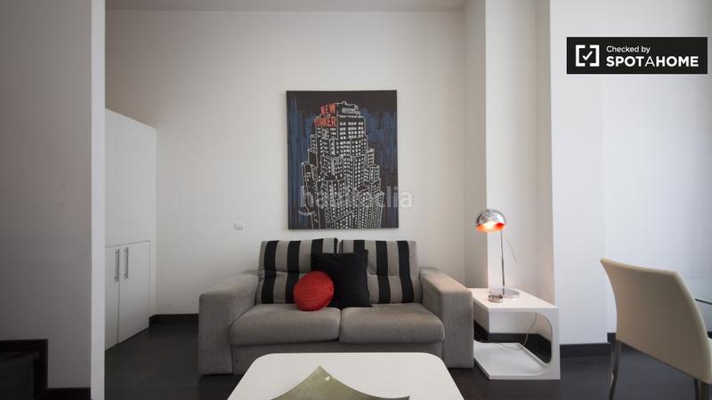 Foto f56a46c6-21a1-4b1a-ac36-1e0df84c2011. Alquiler piso apartamento en alquiler en chueca, en Madrid