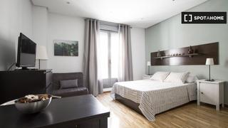 Rent Flat in Universidad-Malasaña. Estudio en alquiler en malasaña, madrid