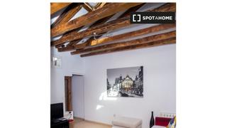 Affitto Appartamento in Cortes-Huertas. Piso de 2 dormitorios en alquiler en cortes, madrid.