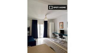 Alquiler Piso en Cortes-Huertas. Apartamento de 1 dormitorio en alquiler en madrid centro