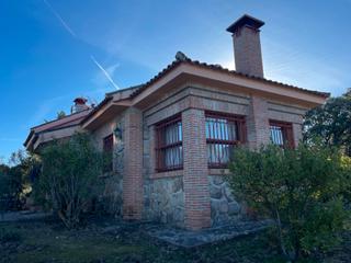 Chalet en Pino Alto-Navarredonda. ¡tu hogar en la naturaleza a solo media hora de madrid! ????