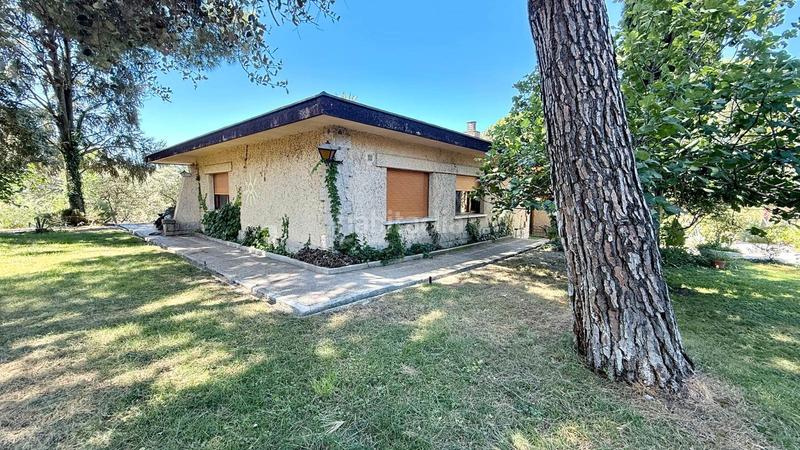 Foto 5fbb8d40-10b8-414b-8ed1-8947a20950dd. Xalet amb xemeneia calefacció aparcament piscina a Madrid